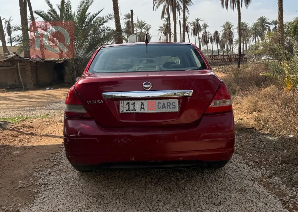 نيسان فيرسا